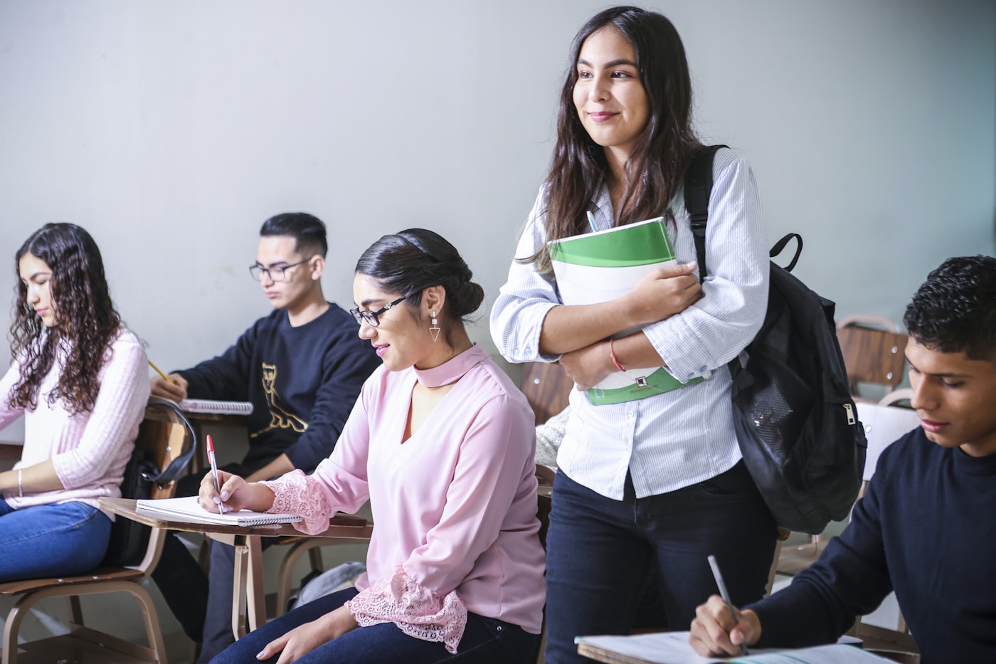 BYU-Idaho students mentoring and encouraging each other
